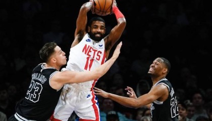 yl23455永利入口-【现场】沃恩与恩师重聚 篮网喜提新年开门红